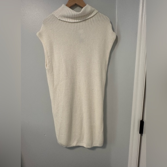 Abercrombie NWT Turtleneck Sweater Vest Size Large - Picture 4 of 4